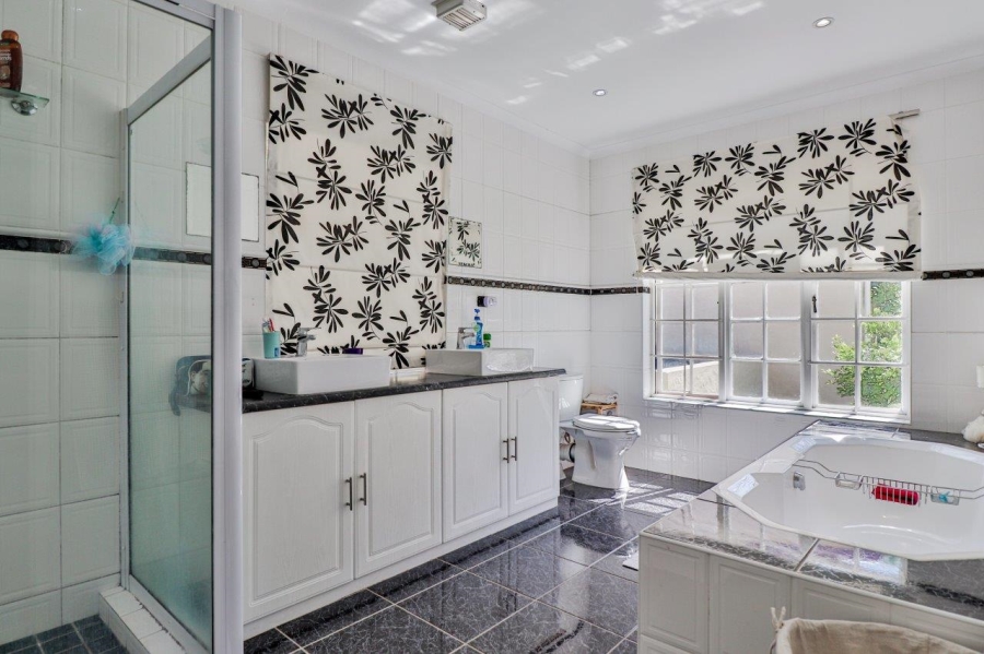 To Let 4 Bedroom Property for Rent in Helderberg Estate Western Cape